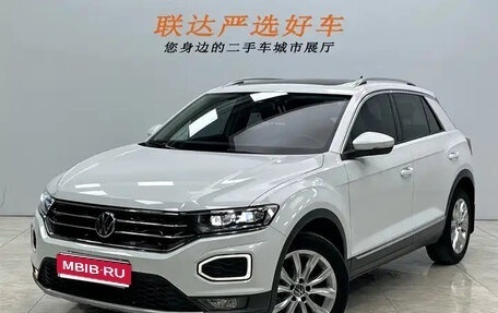 Volkswagen T-Roc I, 2022 год, 1 820 000 рублей, 1 фотография