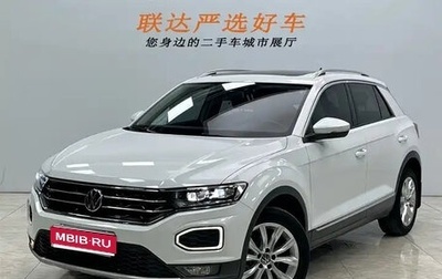 Volkswagen T-Roc I, 2022 год, 1 820 000 рублей, 1 фотография