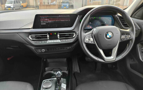 BMW 1 серия, 2021 год, 1 250 000 рублей, 24 фотография