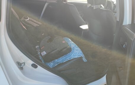 Toyota RAV4, 2014 год, 1 990 000 рублей, 6 фотография