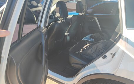 Toyota RAV4, 2014 год, 1 990 000 рублей, 5 фотография