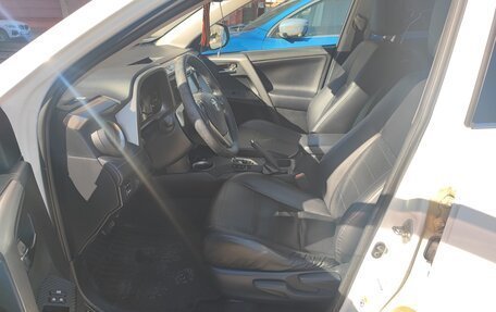 Toyota RAV4, 2014 год, 1 990 000 рублей, 10 фотография