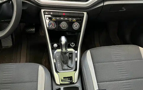 Volkswagen T-Roc I, 2022 год, 1 820 000 рублей, 15 фотография