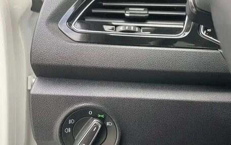 Volkswagen T-Roc I, 2022 год, 1 933 000 рублей, 15 фотография