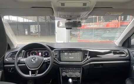Volkswagen T-Roc I, 2022 год, 1 933 000 рублей, 27 фотография