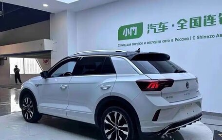 Volkswagen T-Roc I, 2022 год, 1 980 000 рублей, 3 фотография