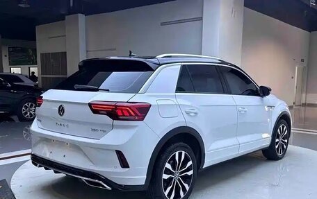 Volkswagen T-Roc I, 2022 год, 1 980 000 рублей, 5 фотография