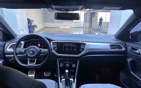 Volkswagen T-Roc I, 2022 год, 1 980 000 рублей, 19 фотография