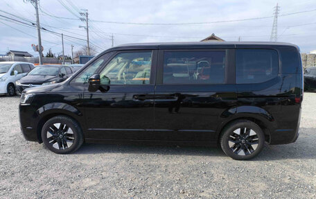 Honda Stepwgn, 2022 год, 2 050 000 рублей, 3 фотография