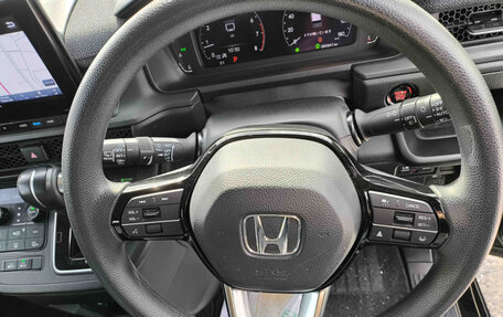 Honda Stepwgn, 2022 год, 2 050 000 рублей, 12 фотография