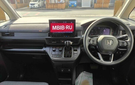 Honda Stepwgn, 2022 год, 2 050 000 рублей, 21 фотография