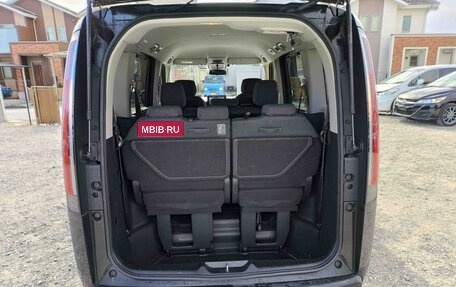 Honda Stepwgn, 2022 год, 2 050 000 рублей, 23 фотография