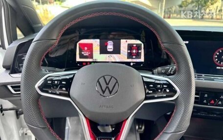 Volkswagen Golf VIII, 2023 год, 2 241 000 рублей, 6 фотография