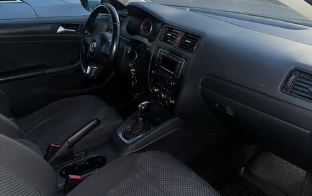 Volkswagen Jetta VI, 2013 год, 990 000 рублей, 3 фотография