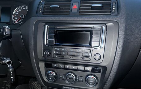 Volkswagen Jetta VI, 2013 год, 990 000 рублей, 4 фотография