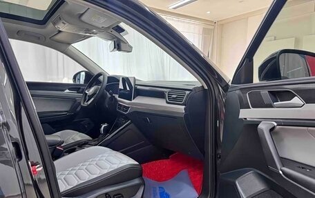 Volkswagen T-Roc I, 2023 год, 1 920 000 рублей, 7 фотография