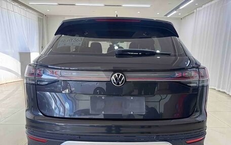 Volkswagen T-Roc I, 2023 год, 1 920 000 рублей, 3 фотография