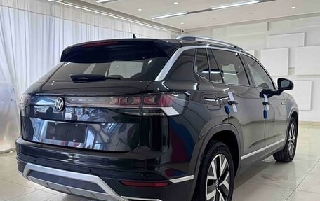 Volkswagen T-Roc I, 2023 год, 1 920 000 рублей, 2 фотография