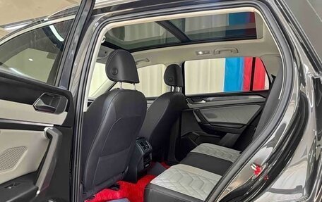 Volkswagen T-Roc I, 2023 год, 1 920 000 рублей, 9 фотография