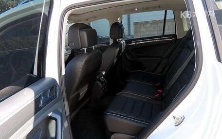 Volkswagen Tiguan II, 2023 год, 2 877 000 рублей, 7 фотография