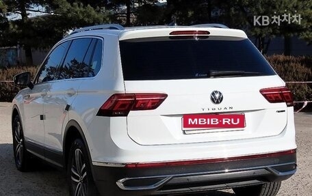 Volkswagen Tiguan II, 2023 год, 2 877 000 рублей, 3 фотография