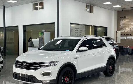 Volkswagen T-Roc I, 2021 год, 1 690 017 рублей, 1 фотография