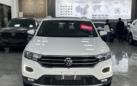 Volkswagen T-Roc I, 2021 год, 1 690 017 рублей, 2 фотография