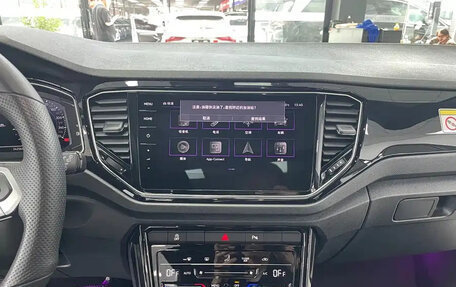 Volkswagen T-Roc I, 2021 год, 1 690 017 рублей, 14 фотография