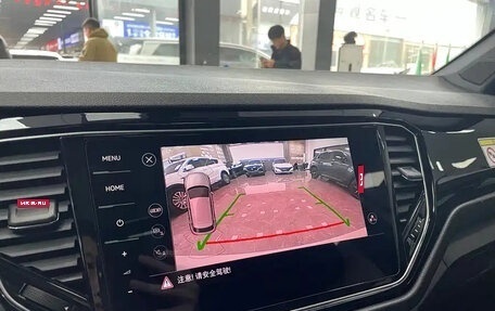 Volkswagen T-Roc I, 2021 год, 1 690 017 рублей, 16 фотография