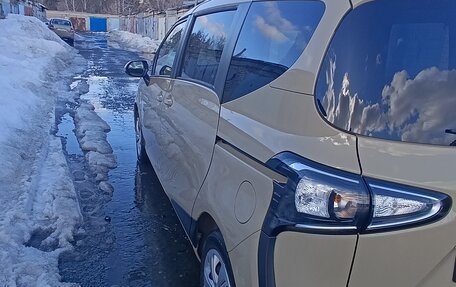 Toyota Sienta II, 2020 год, 1 600 000 рублей, 6 фотография