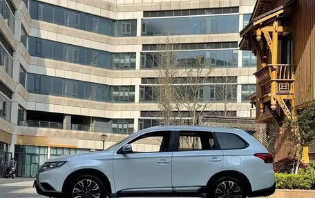 Mitsubishi Outlander III рестайлинг 3, 2022 год, 1 790 003 рублей, 4 фотография