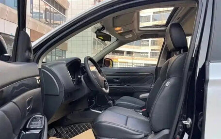 Mitsubishi Outlander III рестайлинг 3, 2022 год, 1 790 003 рублей, 15 фотография