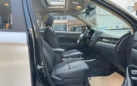 Mitsubishi Outlander III рестайлинг 3, 2022 год, 1 790 003 рублей, 16 фотография