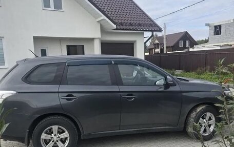 Mitsubishi Outlander III рестайлинг 3, 2014 год, 1 500 000 рублей, 3 фотография