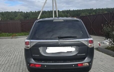 Mitsubishi Outlander III рестайлинг 3, 2014 год, 1 500 000 рублей, 4 фотография