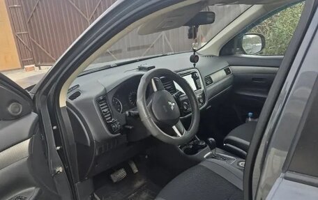 Mitsubishi Outlander III рестайлинг 3, 2014 год, 1 500 000 рублей, 8 фотография