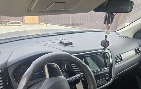 Mitsubishi Outlander III рестайлинг 3, 2014 год, 1 500 000 рублей, 7 фотография