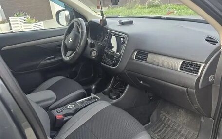 Mitsubishi Outlander III рестайлинг 3, 2014 год, 1 500 000 рублей, 6 фотография