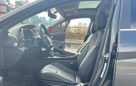 Hyundai Elantra, 2023 год, 1 490 000 рублей, 12 фотография