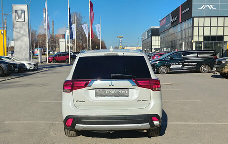 Mitsubishi Outlander III рестайлинг 3, 2018 год, 1 830 000 рублей, 7 фотография