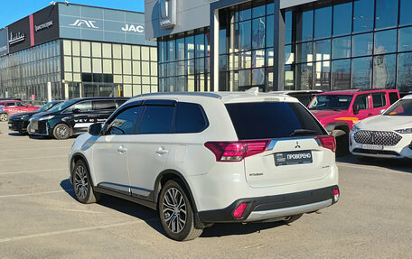 Mitsubishi Outlander III рестайлинг 3, 2018 год, 1 830 000 рублей, 8 фотография