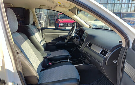 Mitsubishi Outlander III рестайлинг 3, 2018 год, 1 830 000 рублей, 13 фотография