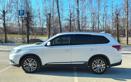 Mitsubishi Outlander III рестайлинг 3, 2018 год, 1 830 000 рублей, 10 фотография