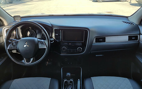 Mitsubishi Outlander III рестайлинг 3, 2018 год, 1 830 000 рублей, 17 фотография