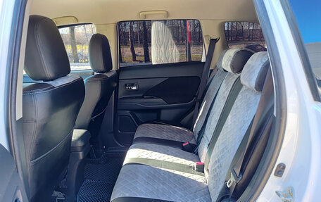 Mitsubishi Outlander III рестайлинг 3, 2018 год, 1 830 000 рублей, 15 фотография