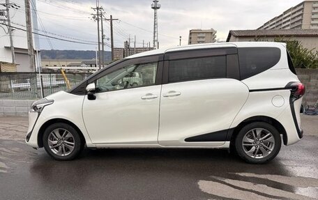 Toyota Sienta II, 2022 год, 1 150 000 рублей, 5 фотография