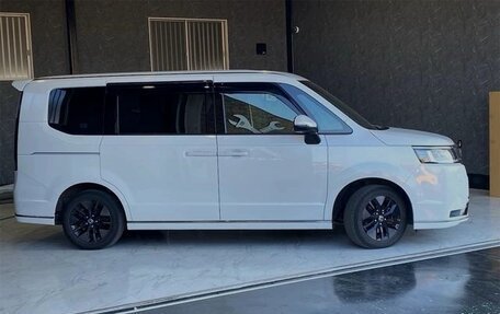 Honda Stepwgn, 2023 год, 2 225 000 рублей, 5 фотография