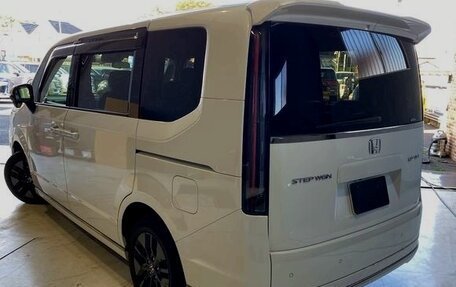 Honda Stepwgn, 2023 год, 2 225 000 рублей, 2 фотография
