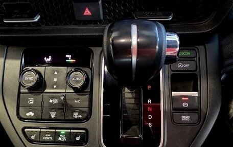 Honda Stepwgn, 2023 год, 2 225 000 рублей, 11 фотография