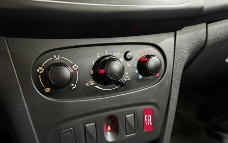 Renault Logan II, 2015 год, 530 000 рублей, 17 фотография